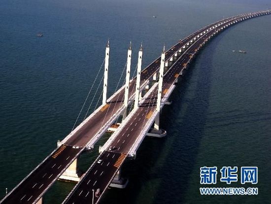 胶州湾大桥未全面完工就通车 有关方面称条件已具备