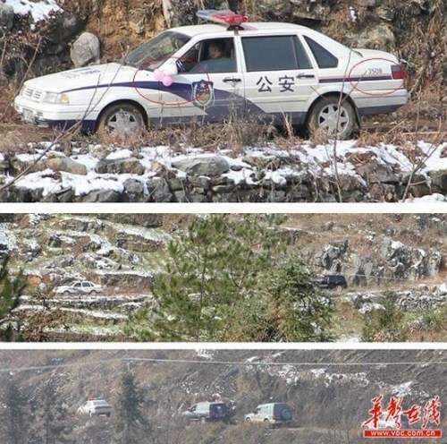 警车挂“彩球”为婚礼车队开道。 警车挂“彩球”为婚礼车队开道。